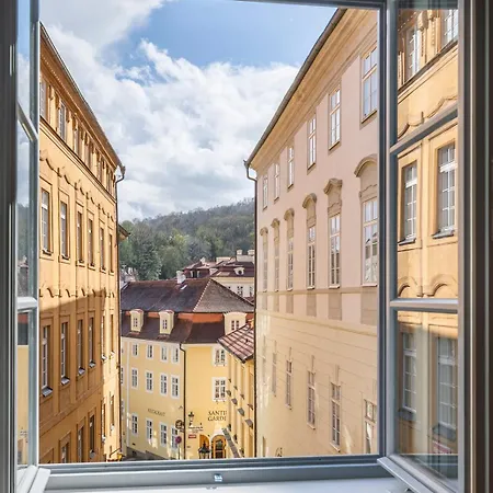Apartmanhotel Primavera - Castle View 4*