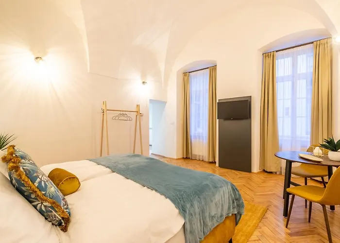 Primavera - Castle View Apartmanhotel