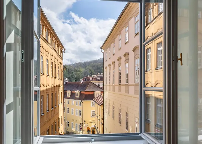 Apartmanhotel Primavera - Castle View 4*
