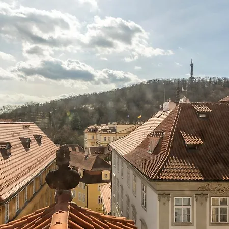 Primavera - Castle View Apartahotel