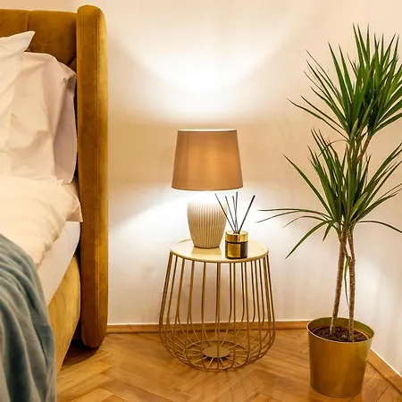 Primavera - Castle View 4*