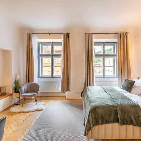 Primavera - Castle View 公寓式酒店 4*