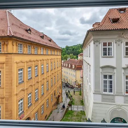 Primavera - Castle View * Praha