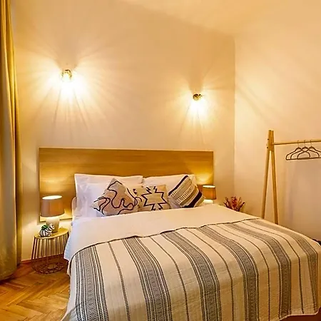 Aparthotel Primavera - Castle View