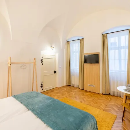 Primavera - Castle View 4*